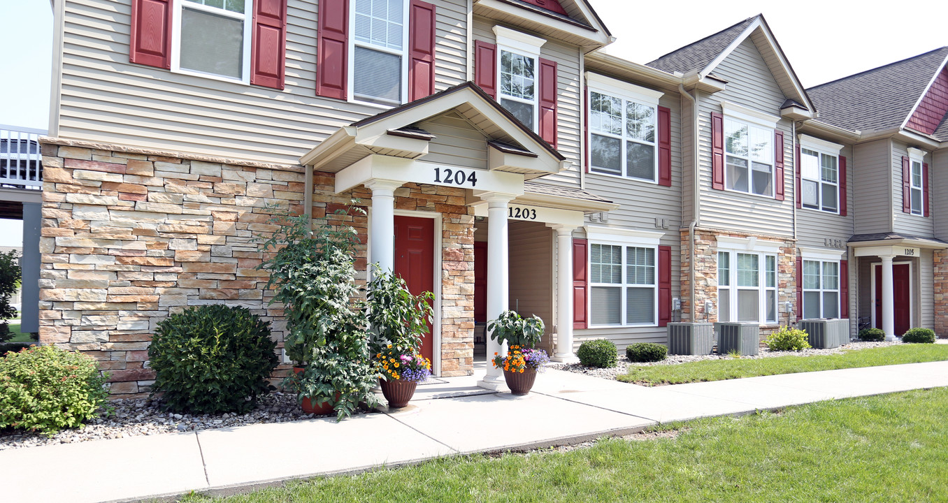 Lehigh Park Townhouses & Apartments in Henrietta, NY - Building Photo