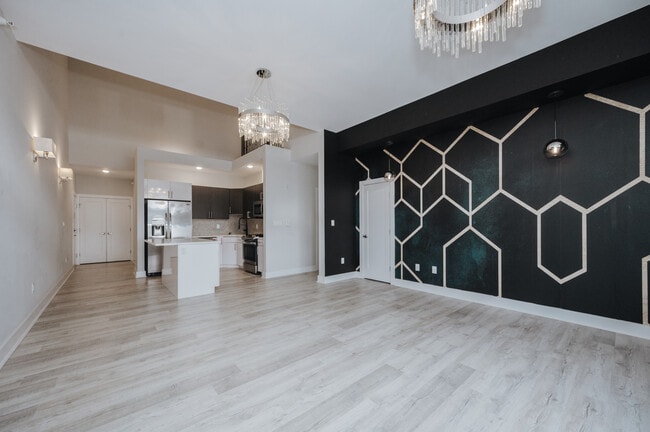 17 Cumbermeade Rd, Unit 301 in Fort Lee, NJ - Foto de edificio - Building Photo