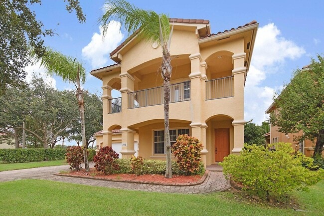 748 Cresta Cir in West Palm Beach, FL - Building Photo - Building Photo
