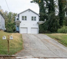 2027 Lois Pl NW in Atlanta, GA - Building Photo