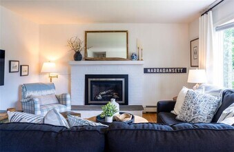 11 N Hillview Dr in Narragansett, RI - Building Photo - Building Photo