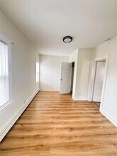 35 1st St in New Hyde Park, NY - Building Photo - Building Photo