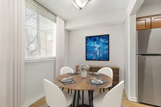 The Apartments at Canterbury in Rosedale, MD - Foto de edificio - Building Photo
