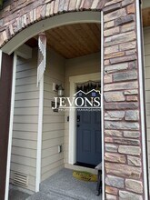 255 Graham Ave NE in Renton, WA - Building Photo - Building Photo