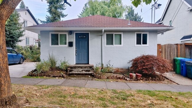 1945 SE Harney St in Portland, OR - Foto de edificio - Building Photo
