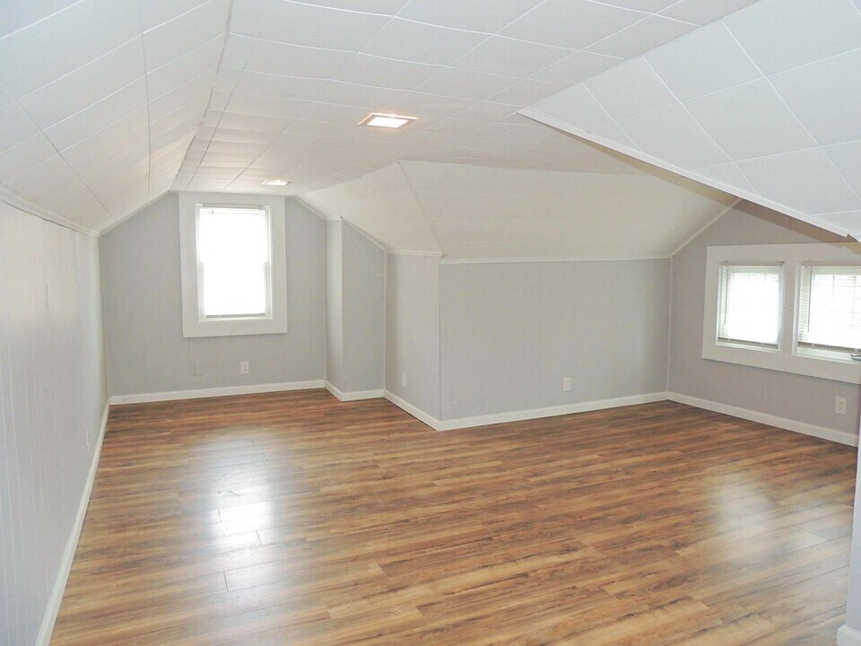 942 Englewood Rd in Cleveland Heights, OH - Building Photo