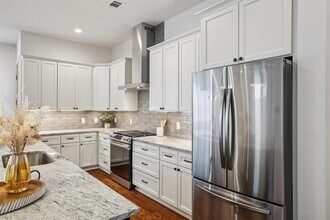 6902 Northeast Dr in Austin, TX - Building Photo - Building Photo