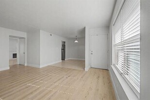 8095 Meadow Rd in Dallas, TX - Building Photo