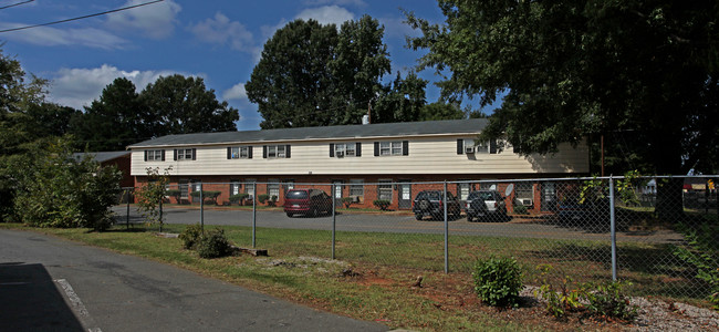 Bradford Apartments in Charlotte, NC - Building Photo - Building Photo