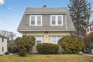 8 E Marthart Ave, Unit B in Havertown, PA - Building Photo - Building Photo
