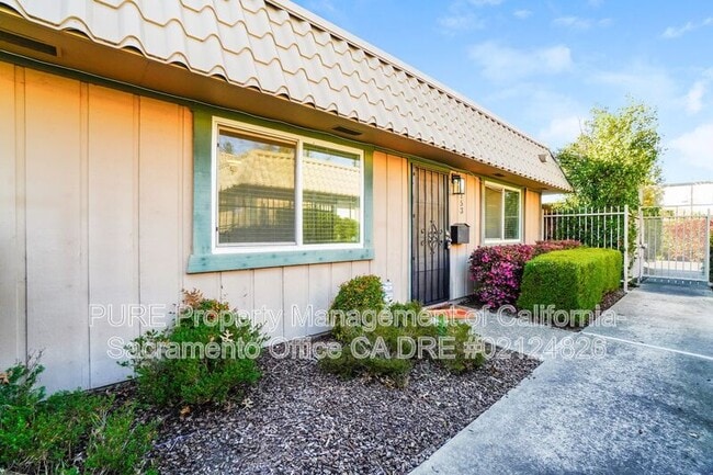 2153 Cottage Way in Sacramento, CA - Building Photo - Building Photo