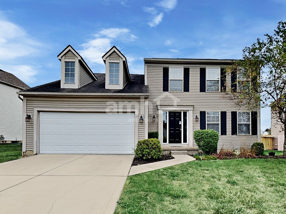 494 Lockmead Dr in Pataskala, OH - Foto de edificio