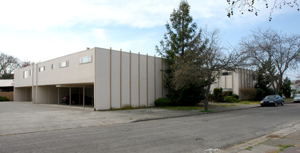 Kimberly Court Apartments in Santa Rosa, CA - Building Photo - Building Photo