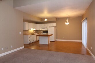 2105 14th St in Coralville, IA - Building Photo - Building Photo