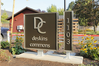 Deskins Commons Apartments in Newberg, OR - Building Photo - Building Photo