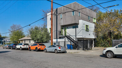 1298 W 37th Pl in Los Angeles, CA - Building Photo - Building Photo