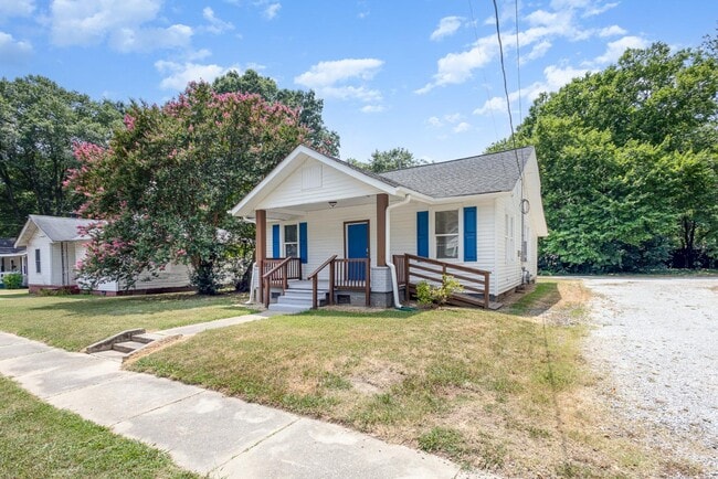 105 S Elm St in Gastonia, NC - Building Photo - Building Photo