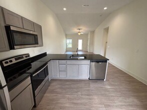 1747-1749 S Hickory Creek Ct in Wichita, KS - Building Photo - Building Photo