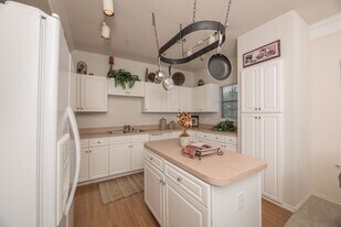 La Valencia in Dallas, TX - Building Photo