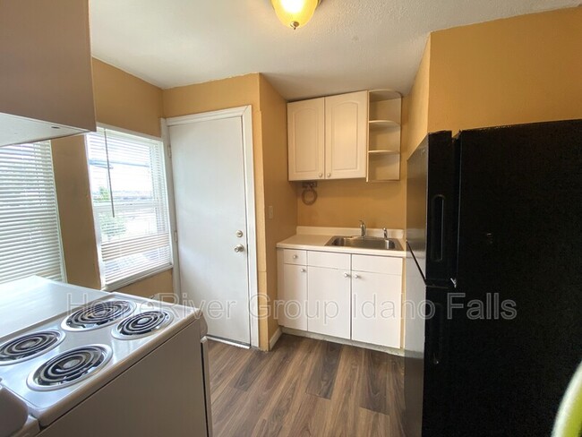 1350 1/2 Lake Ave in Idaho Falls, ID - Building Photo - Building Photo