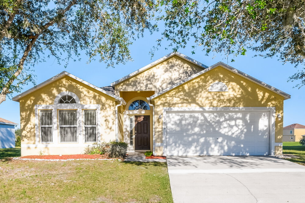 1939 Peridot Cir in Kissimmee, FL - Building Photo