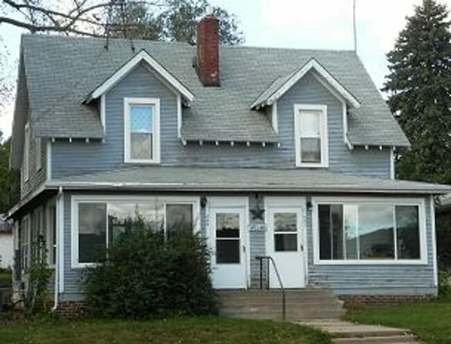 property at 845-847 2nd Ave NW