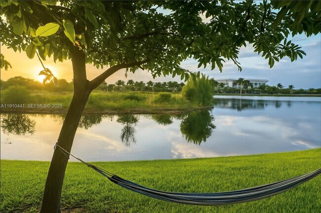 1002 SW 144th Ave in Pembroke Pines, FL - Building Photo - Building Photo