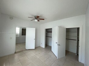1060 NW 47th St in Miami, FL - Building Photo - Building Photo