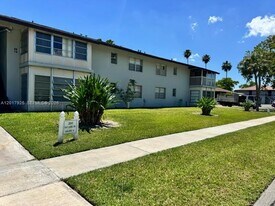 380 E Laurel Dr in Margate, FL - Building Photo