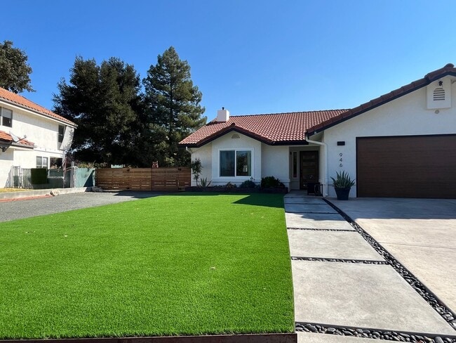 946 St Ann Dr in Paso Robles, CA - Building Photo - Building Photo