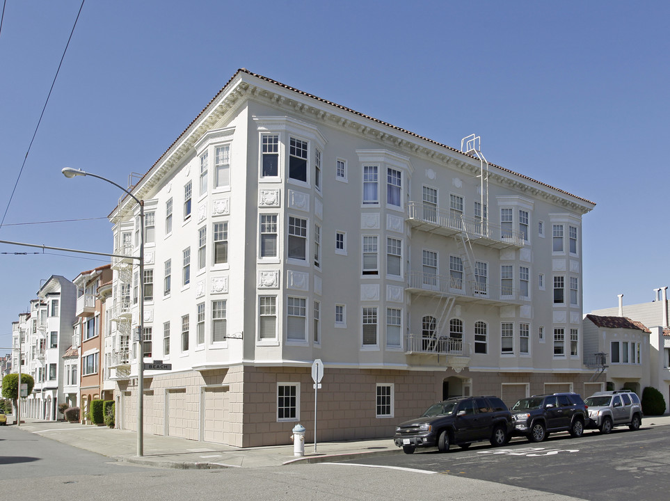 2190 Beach St in San Francisco, CA - Building Photo