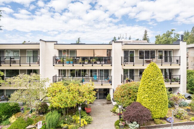 The Dogwood in White Rock, BC - Building Photo - Building Photo