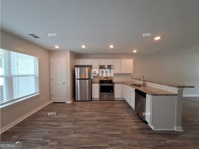 325 Ashigan St in Union City, GA - Building Photo - Building Photo