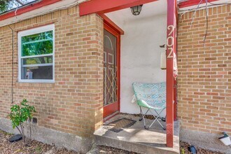 902 Denton St in Denton, TX - Building Photo - Building Photo