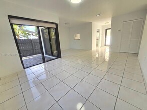 15081 SW 127th Ct in Miami, FL - Foto de edificio - Building Photo