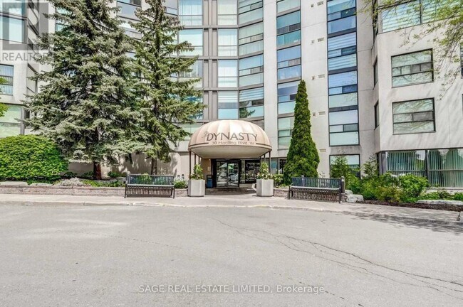 property at 30 Harding Blvd W