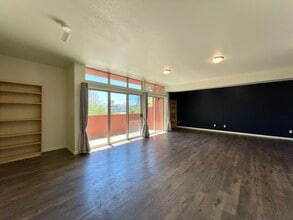 155 University Ter, Unit A in Reno, NV - Foto de edificio - Building Photo