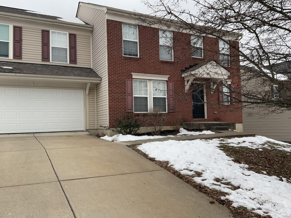 1231 Edgebrook Ct in Florence, KY - Foto de edificio