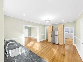 57 Aspinwall Ave, Unit 1 in Brookline, MA - Building Photo - Building Photo