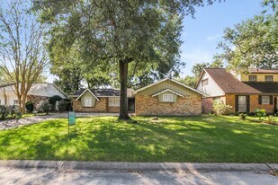 13322 Oak Leaf Ln in Houston, TX - Building Photo