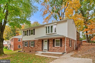 13719 McGill Dr in Chantilly, VA - Building Photo - Building Photo