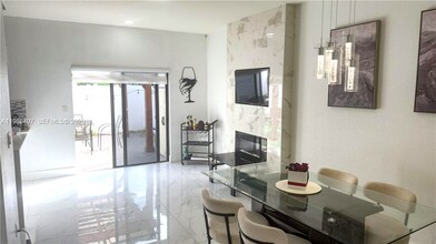 3318 W 106th Ter in Hialeah, FL - Building Photo - Building Photo