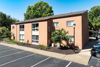 West End Terrace Apartments in St. Louis, MO - Building Photo - Building Photo