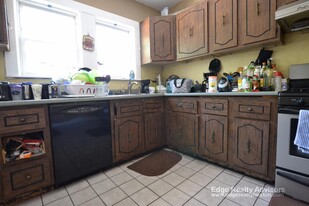 28 Priscilla Rd, Unit 4 in Boston, MA - Building Photo