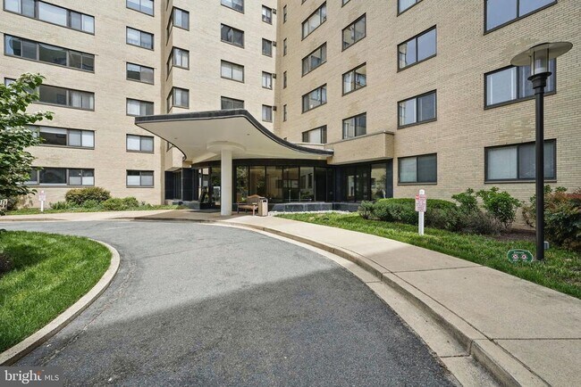 3701 Connecticut Ave NW in Washington, DC - Building Photo - Building Photo
