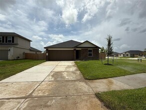 8530 Sandy Coral Ln in Iowa Colony, TX - Building Photo - Building Photo