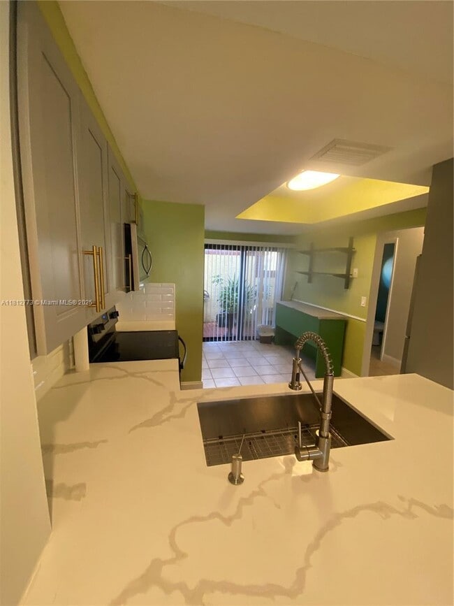 4751 NW 90th Ave in Sunrise, FL - Building Photo - Building Photo