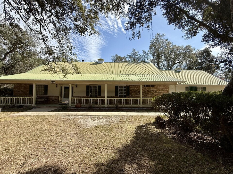 2862 Sherwood Dr in Navarre, FL - Building Photo