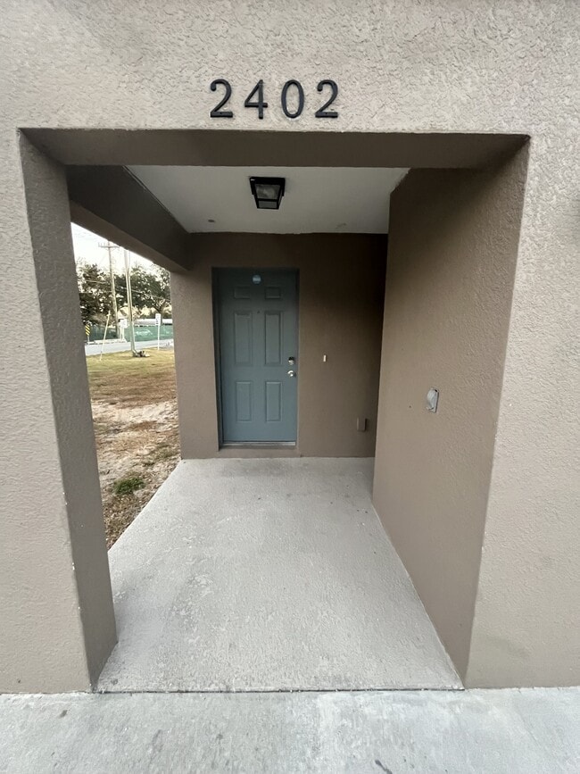 2402 Chestnut Woods Dr in Lakeland, FL - Building Photo - Building Photo