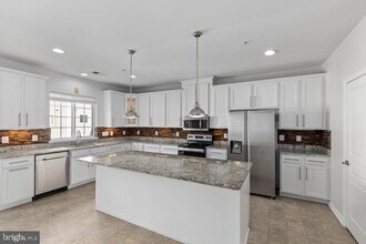 14816 Mason Creek Cir in Woodbridge, VA - Building Photo - Building Photo